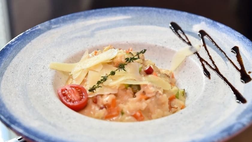 РИЗОТО С ПИЛЕШКO И ЗЕЛЕНЧУЦИ