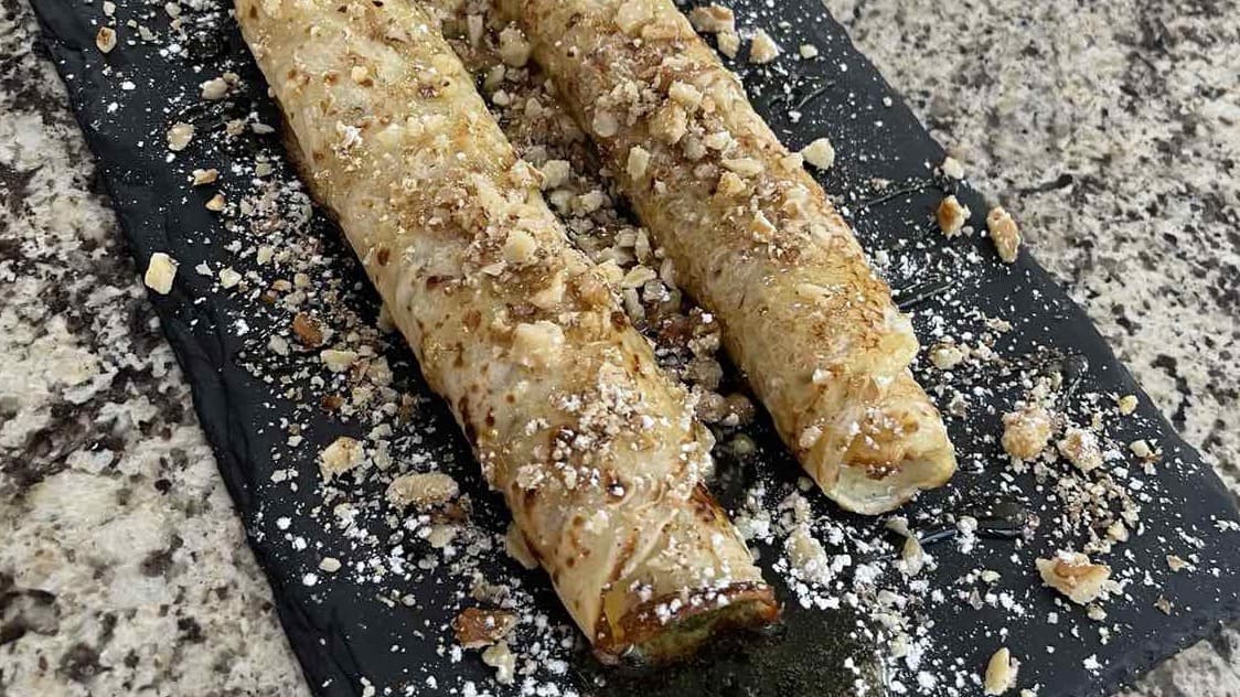 ДОМАШНИ ПАЛАЧИНКИ С МЕД И ОРЕХИ