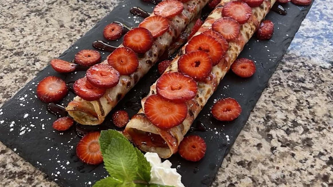 ДОМАШНИ ПАЛАЧИНКИ СЪС СЛАДКО И ПЛОДОВЕ