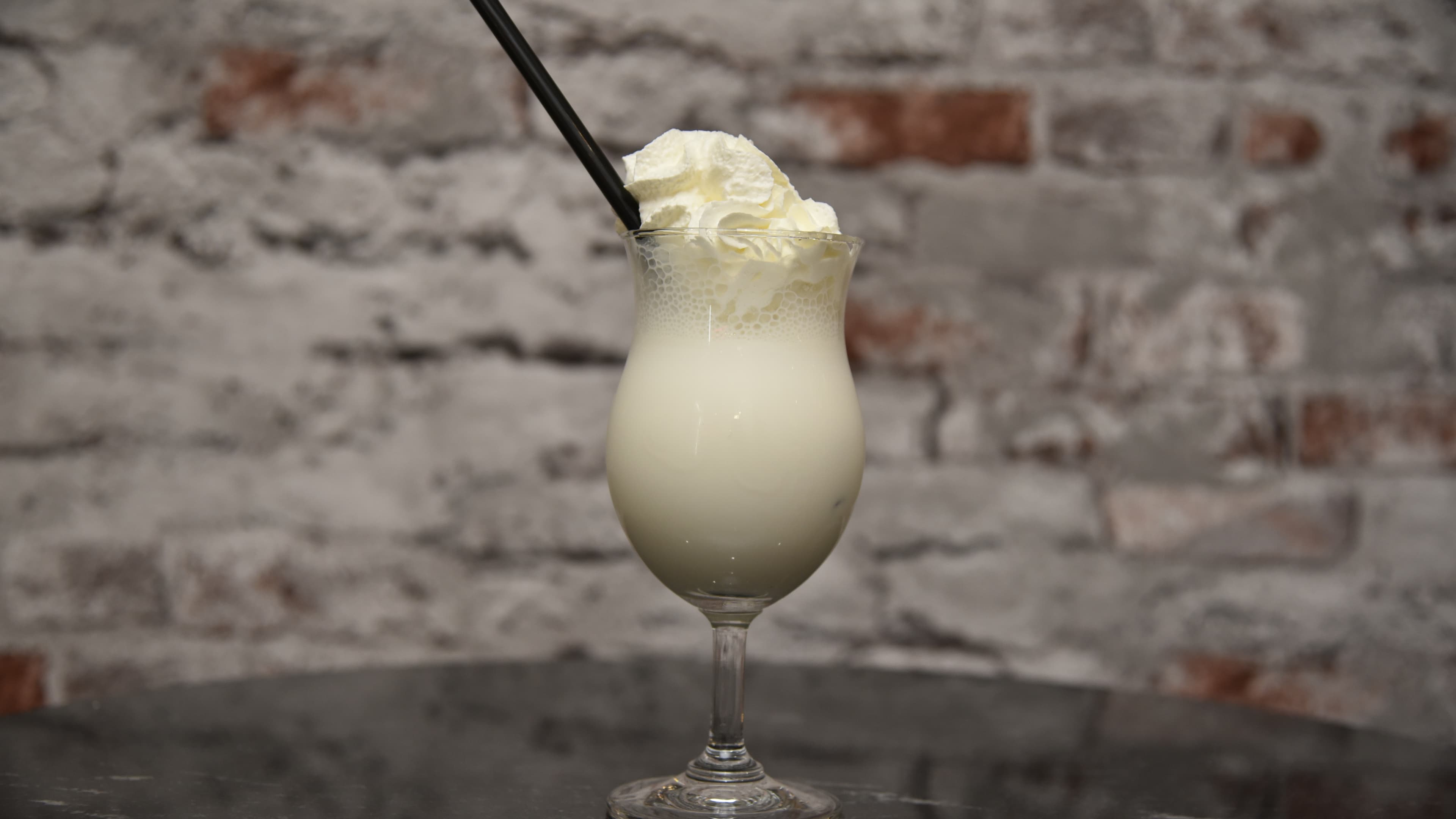 БЯЛ ГОРЕЩ ШОКОЛАД